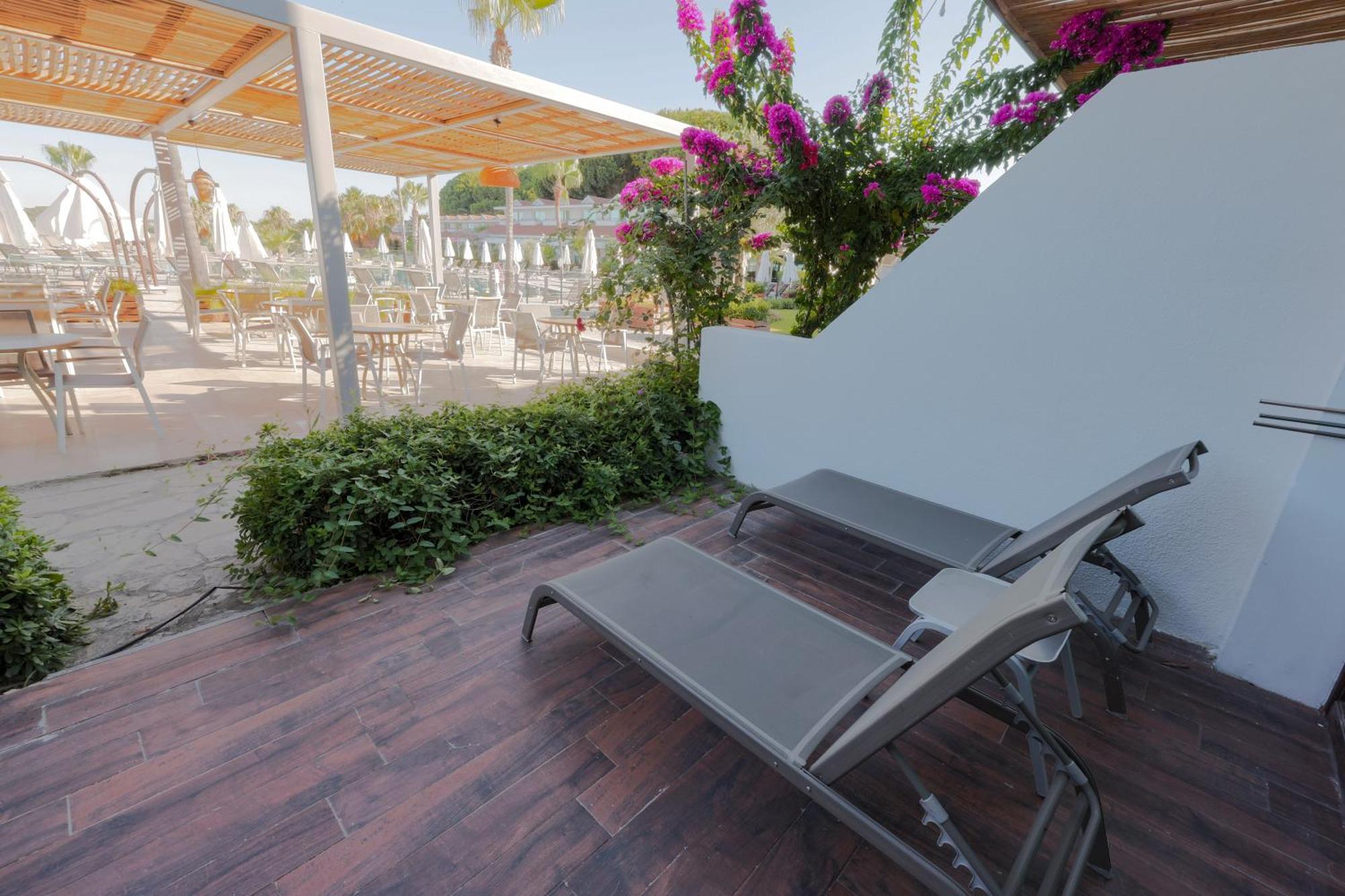 Flora Garden Beach Hotel - Adults Only 16 Plus - Couples Concept Kızılot Exterior foto